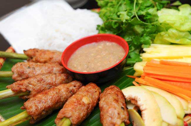 7-famous-foods-in-hue-grilled-minced-pork
